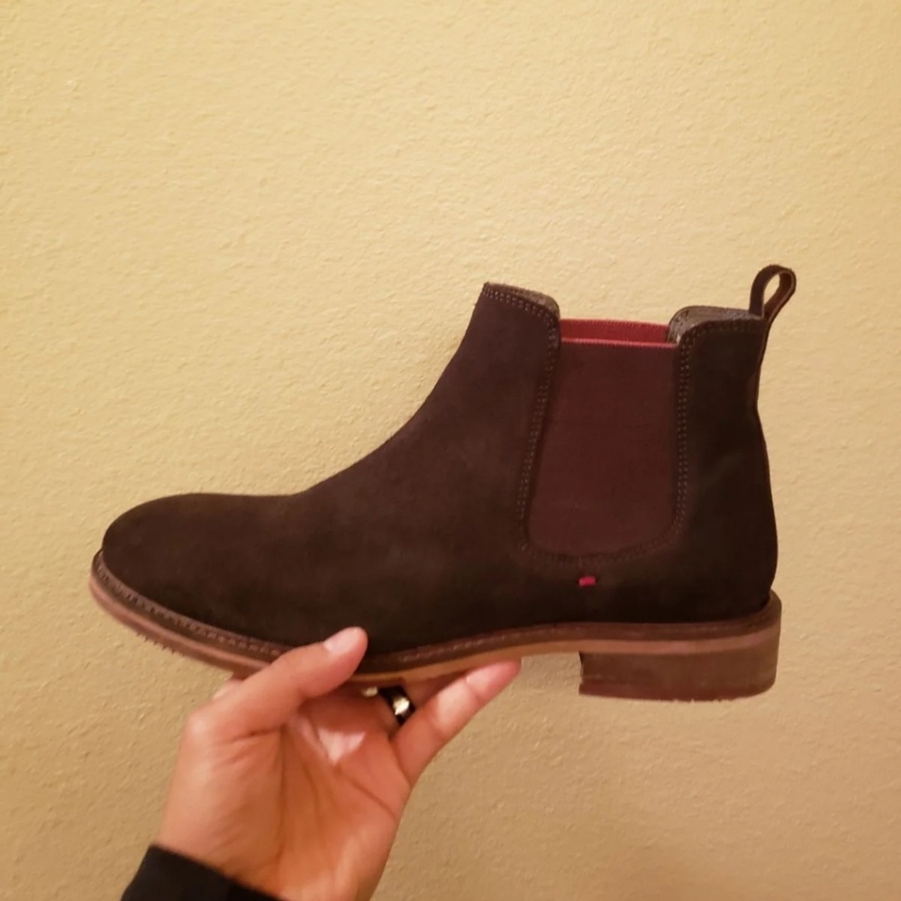 Mens suede brown boots size 8
